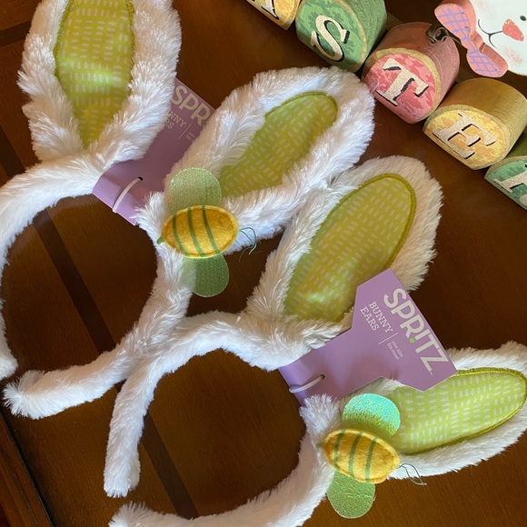 2 Bunny ears - Picture 1 of 3